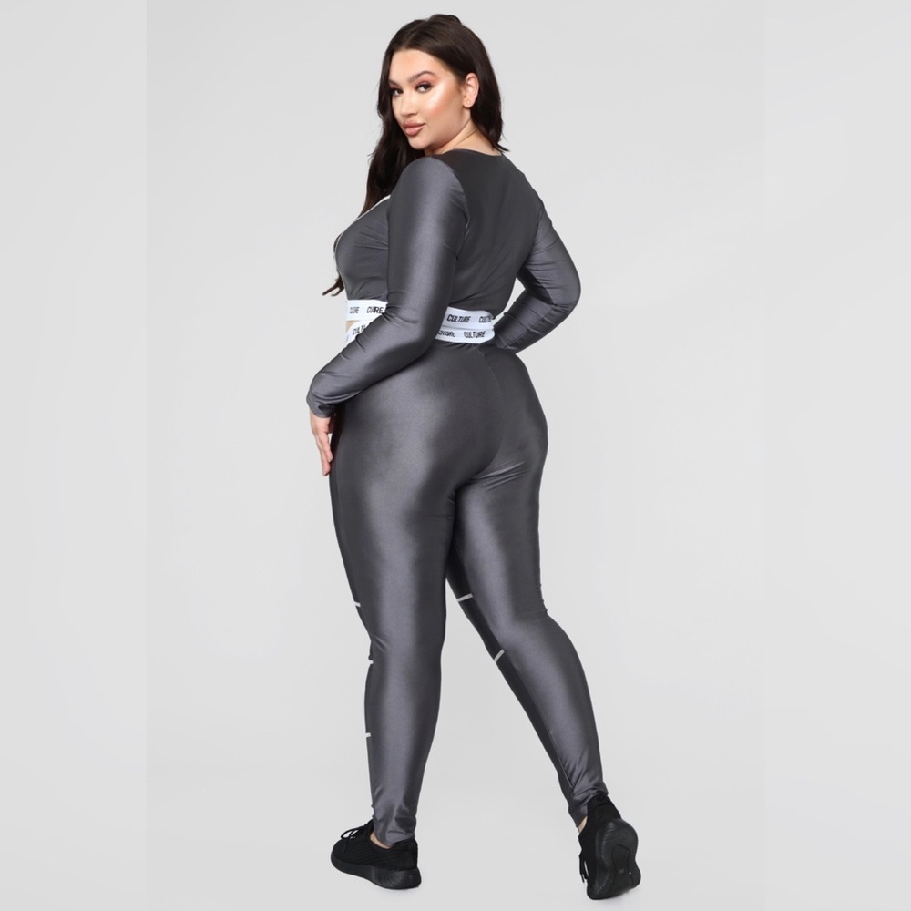 Crop Top Active Set - image 4